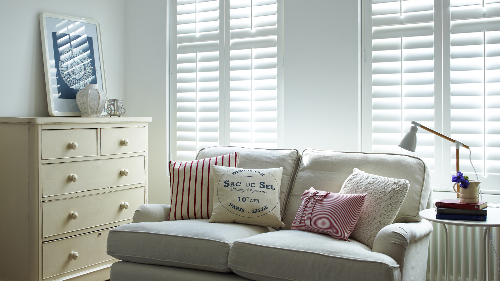 White Shutters in Living Room with Central Tilt Rold Basswood